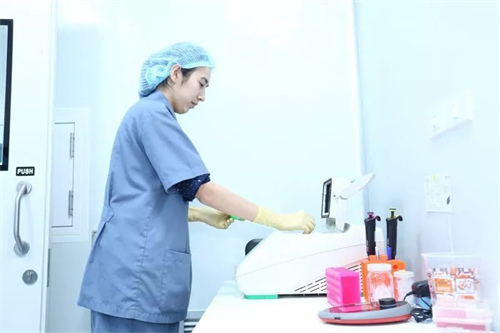 做一次冷冻胚胎多少钱?从检查到保存的完整花费清单