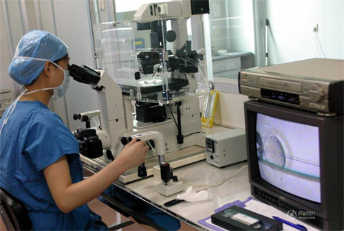 为什么促排期间白带会增多？这是卵泡成熟的信号吗？